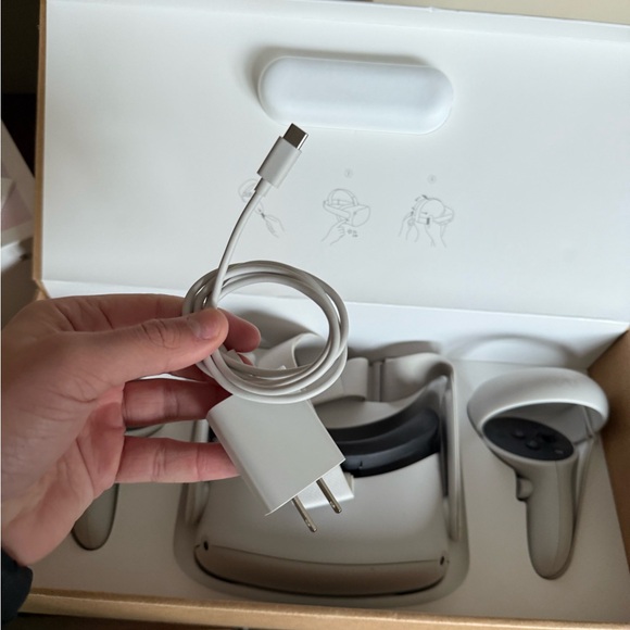 Oculus Meta Quest 2 VR Headset - White - Picture 2 of 11